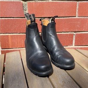Blundstone Black Leather Heeled Boots! Size 9.5 women’s